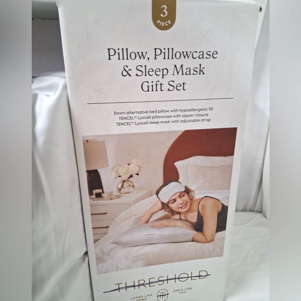 NEW Pillow Pillowcase & Sleep Mask Gift Set Cozy Bedding Sleep Down Alternative